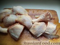 Фото приготовления рецепта: Курица, тушенная в томатном соусе - шаг №2