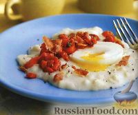 Фото к рецепту: Полента с яйцами пашот и овощной сальсой
