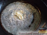 Фото приготовления рецепта: Гренки с тертым сыром и яйцами - шаг №8