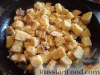 Фото приготовления рецепта: Рис с болгарским перцем, кукурузой и яйцами (на сковороде) - шаг №5