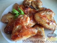 Фото к рецепту: Куриные крылышки в меду и чесноке