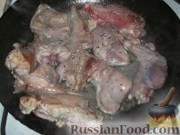 Фото приготовления рецепта: Кролик жареный с картофелем - шаг №3