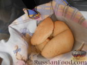 Фото приготовления рецепта: Воздушный кекс с вишней и шоколадом - шаг №7
