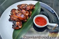 Фото к рецепту: Крылышки на углях, в сладко-остром соусе чили-манго