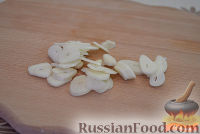 Фото приготовления рецепта: Маринованная закуска с перчиком и грибами - шаг №4