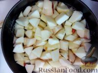 Фото приготовления рецепта: Шарлотка с яблоками - шаг №8