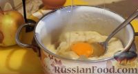 Фото приготовления рецепта: Профитроли (заварные пирожные) с вареной сгущенкой - шаг №5