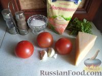 Фото приготовления рецепта: Салат из помидоров с чесноком и сыром - шаг №1