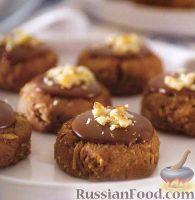 Фото к рецепту: Шоколадное печенье с кокосовой стружкой и кукурузными хлопьями